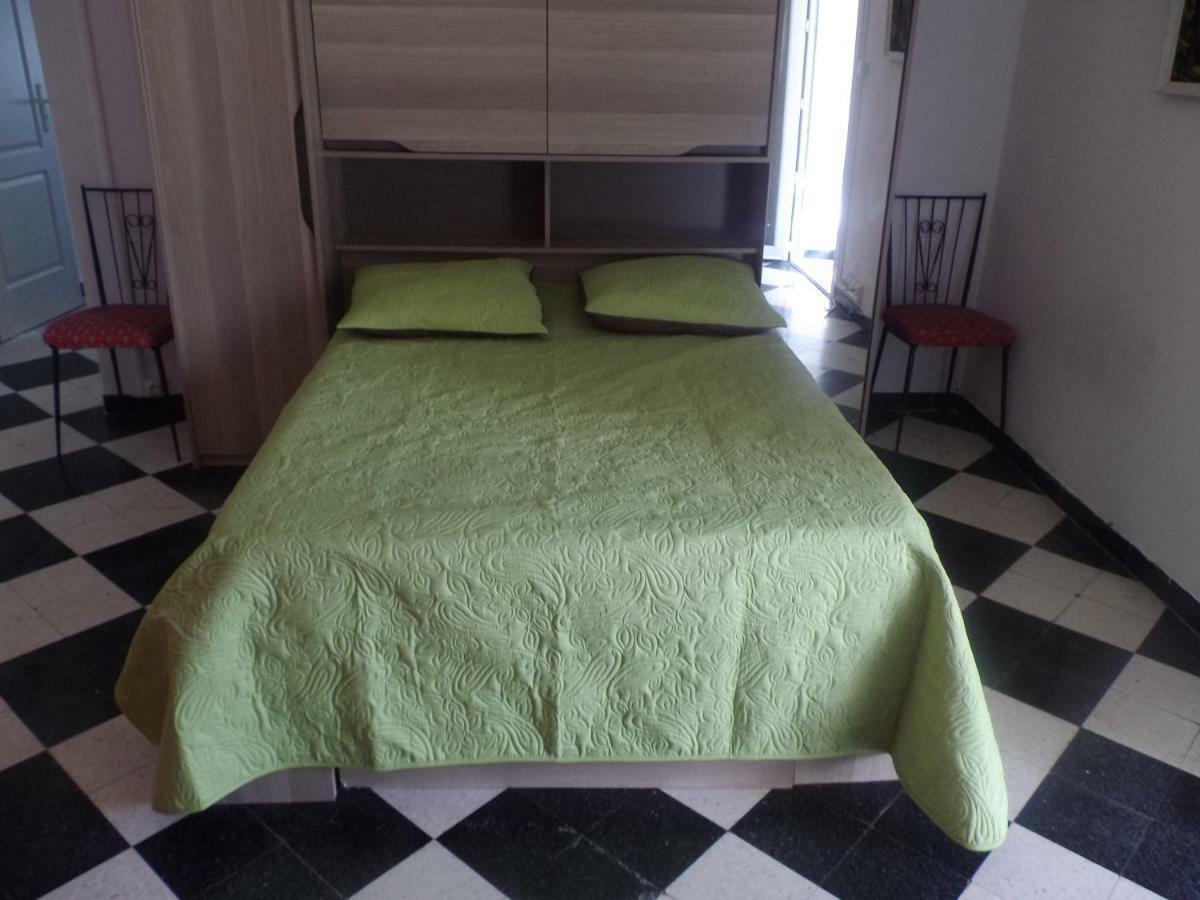 Auberge Des Garrigues ニーム エクステリア 写真